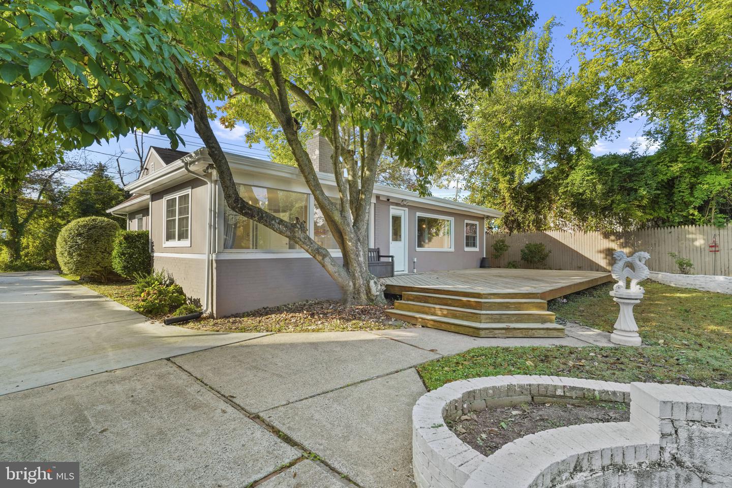 6816 ARLINGTON BLVD, FALLS CHURCH, Virginia 22042, 3 Bedrooms Bedrooms, 5 Rooms Rooms,2 BathroomsBathrooms,Residential,For sale,6816 ARLINGTON BLVD,VAFX2283920 MLS # VAFX2283920