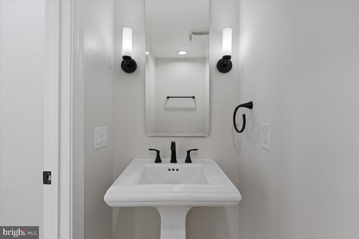 435 N GEORGE MASON DR, ARLINGTON, Virginia 22203, 4 Bedrooms Bedrooms, ,4 BathroomsBathrooms,Residential,For sale,435 N GEORGE MASON DR,VAAR2067368 MLS # VAAR2067368 435 N GEORGE MASON DR, ARLINGTON, Virginia 22203, 4 Bedrooms Bedrooms, ,4 BathroomsBathrooms,Residential,For sale,435 N GEORGE MASON DR,VAAR2067368 MLS # VAAR2067368