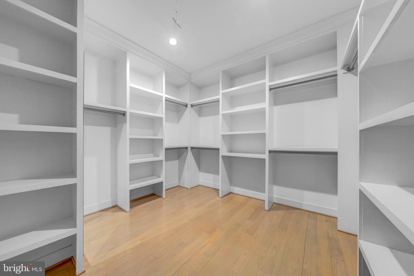 7022 HECTOR RD, MCLEAN, Virginia 22101, 7 Bedrooms Bedrooms, ,7 BathroomsBathrooms,Residential,For sale,7022 HECTOR RD,VAFX2284792 MLS # VAFX2284792