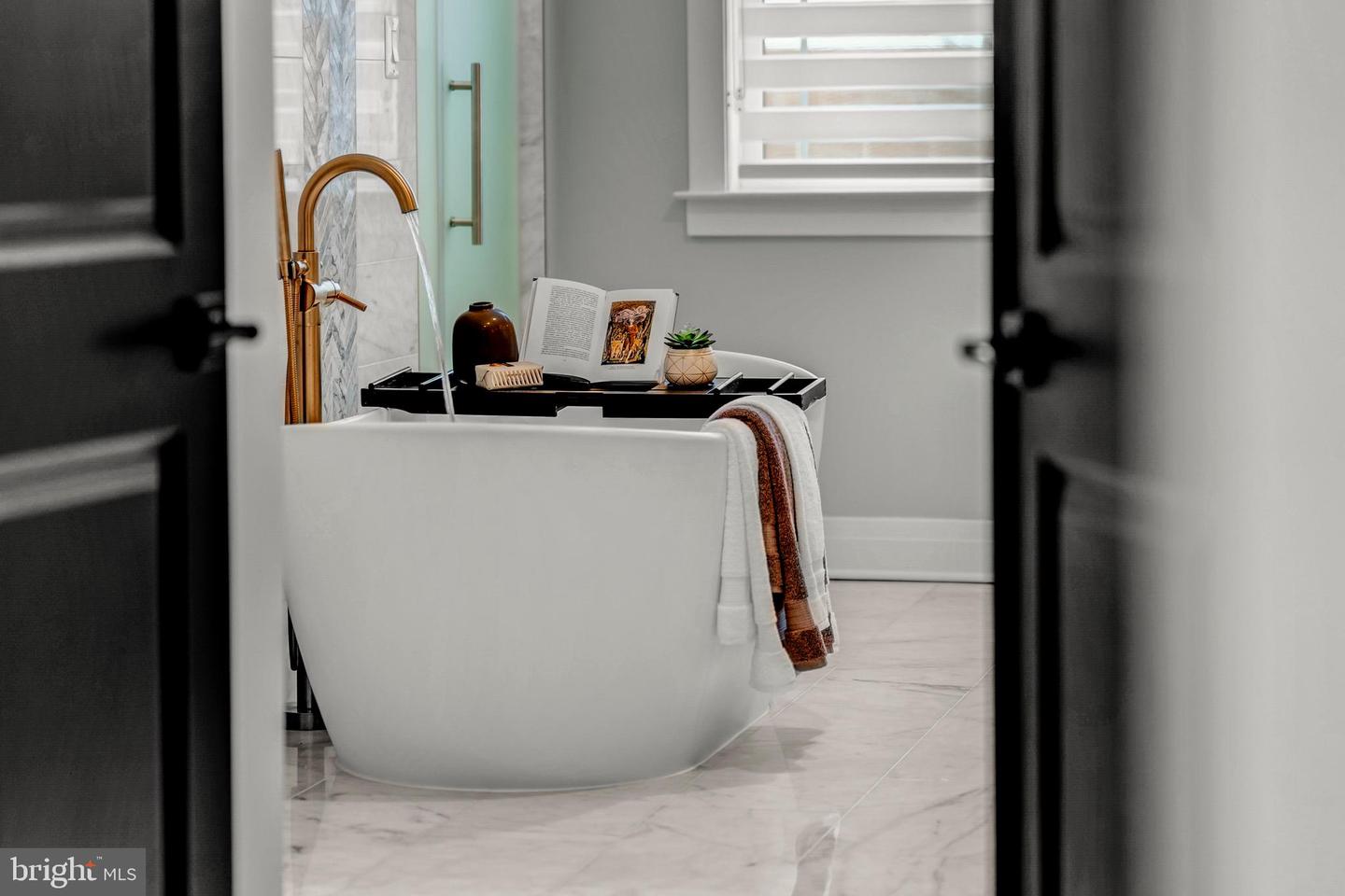 7022 HECTOR RD, MCLEAN, Virginia 22101, 7 Bedrooms Bedrooms, ,7 BathroomsBathrooms,Residential,For sale,7022 HECTOR RD,VAFX2284792 MLS # VAFX2284792