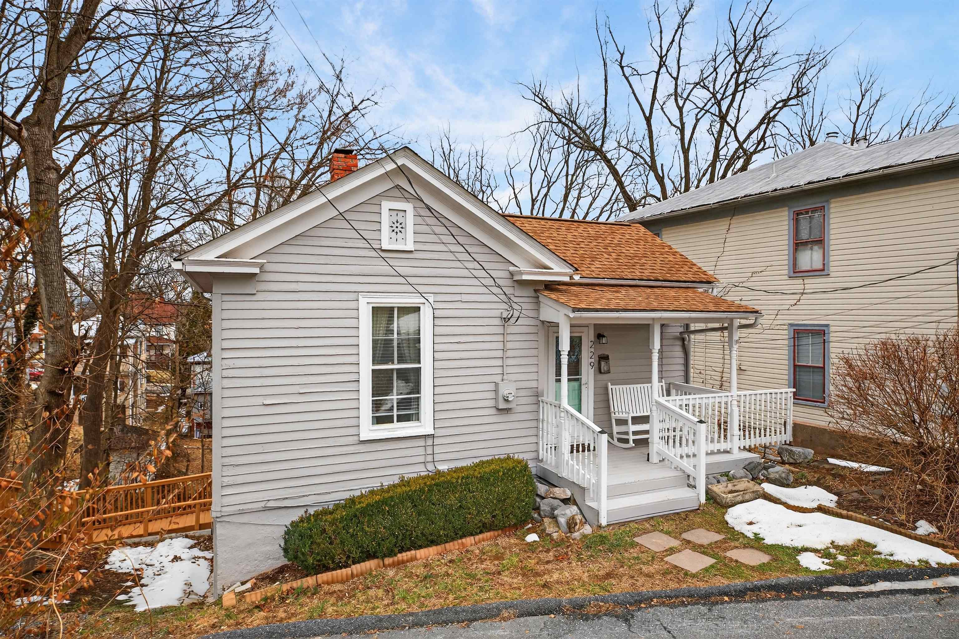 229 N JEFFERSON ST, STAUNTON, Virginia 24401, 2 Bedrooms Bedrooms, ,1 BathroomBathrooms,Residential,229 N JEFFERSON ST,673387 MLS # 673387