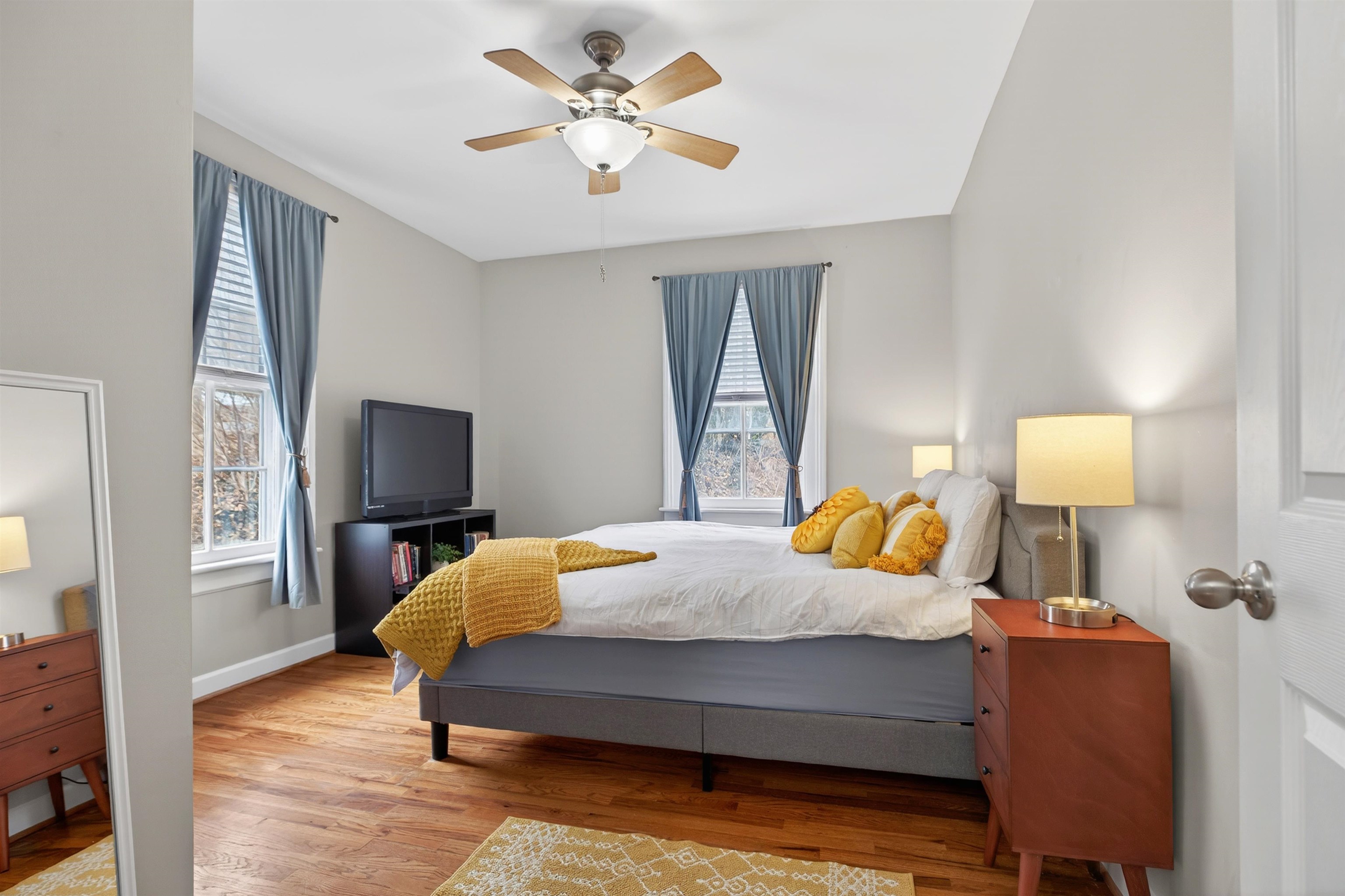 229 N JEFFERSON ST, STAUNTON, Virginia 24401, 2 Bedrooms Bedrooms, ,1 BathroomBathrooms,Residential,229 N JEFFERSON ST,673387 MLS # 673387