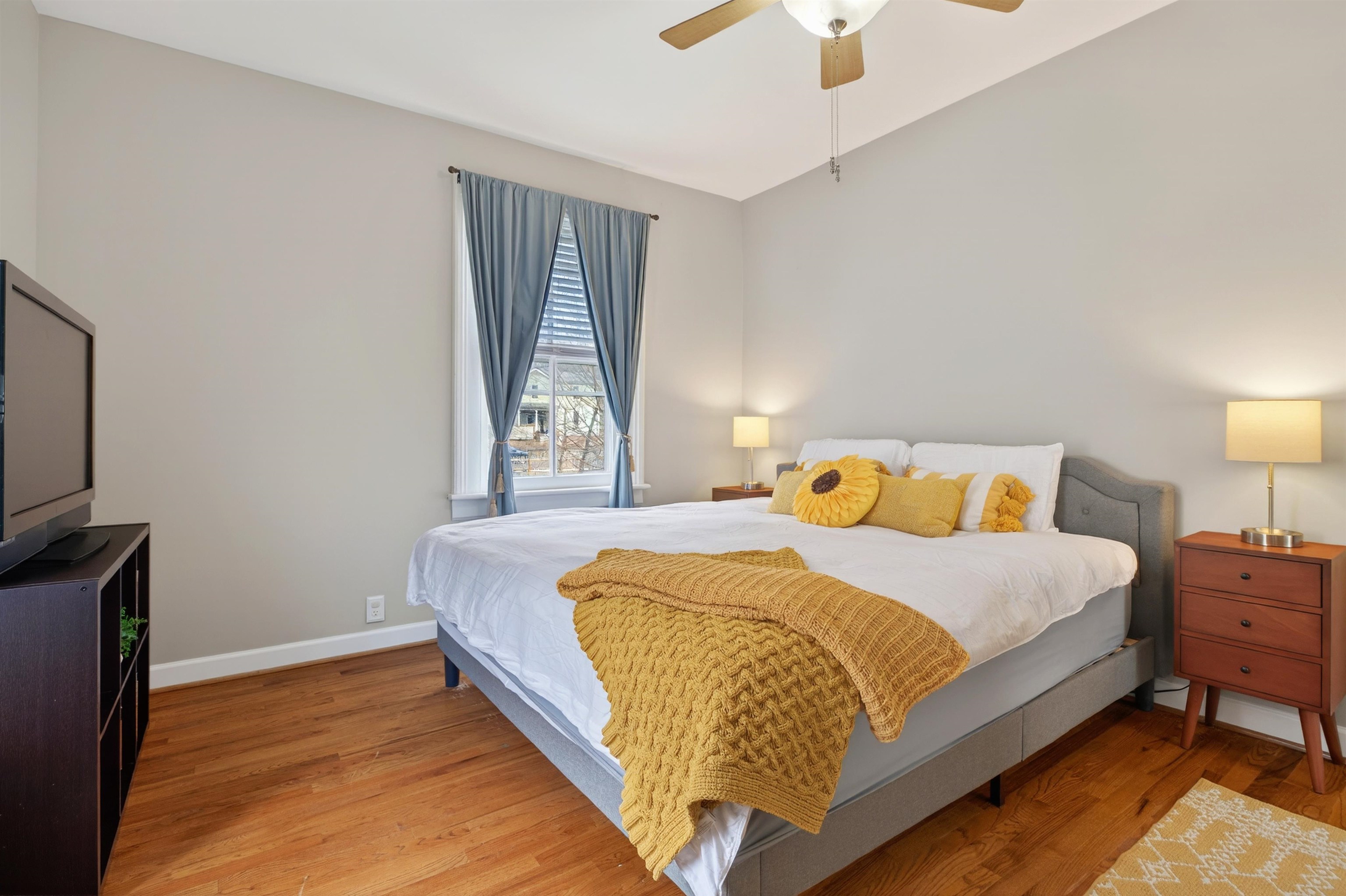 229 N JEFFERSON ST, STAUNTON, Virginia 24401, 2 Bedrooms Bedrooms, ,1 BathroomBathrooms,Residential,229 N JEFFERSON ST,673387 MLS # 673387