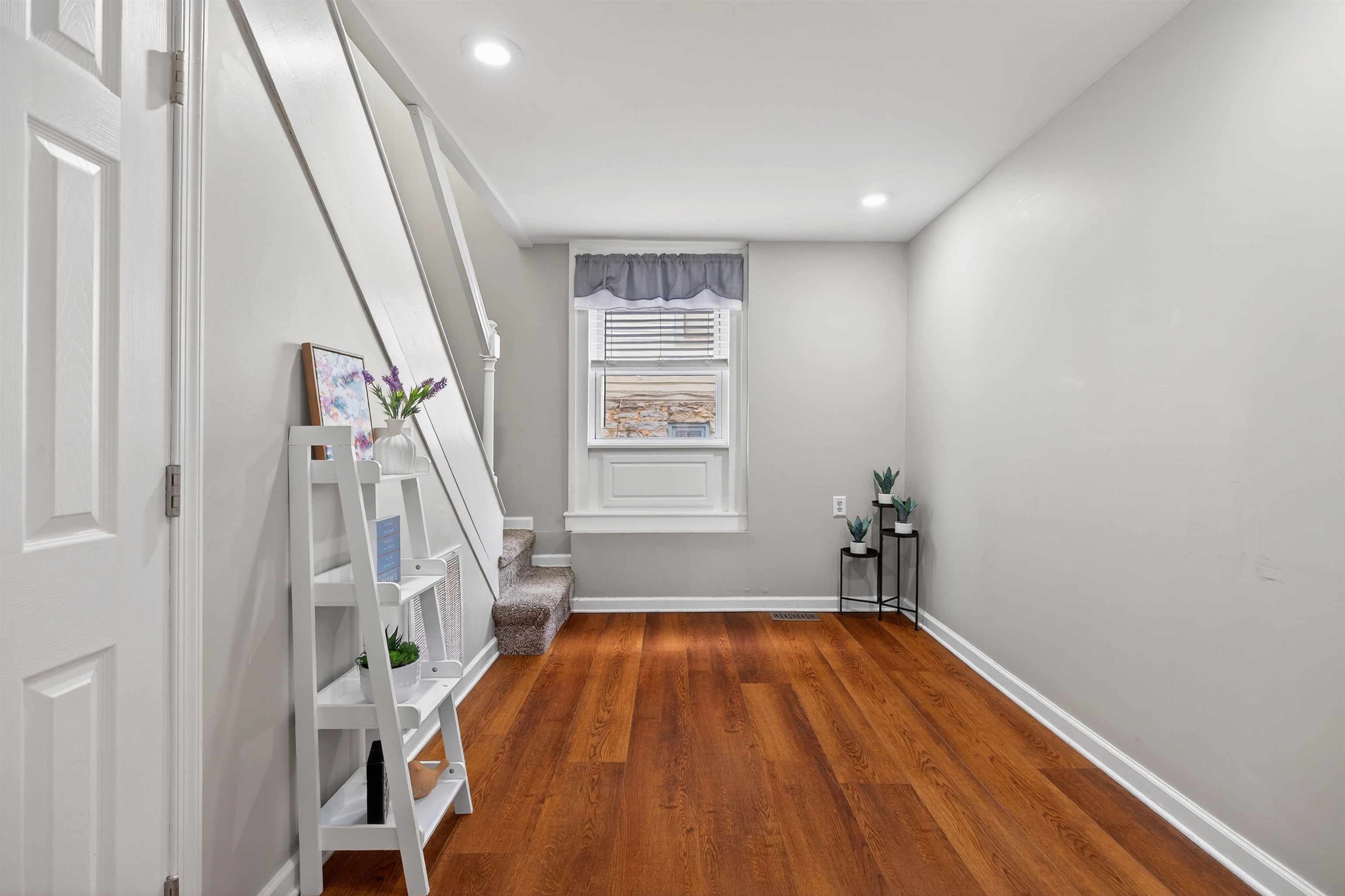 229 N JEFFERSON ST, STAUNTON, Virginia 24401, 2 Bedrooms Bedrooms, ,1 BathroomBathrooms,Residential,229 N JEFFERSON ST,673387 MLS # 673387