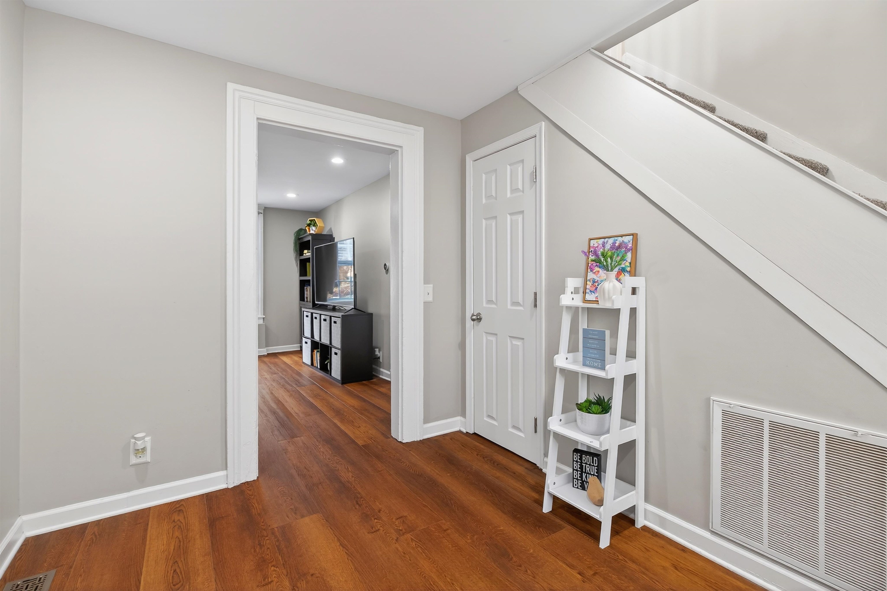 229 N JEFFERSON ST, STAUNTON, Virginia 24401, 2 Bedrooms Bedrooms, ,1 BathroomBathrooms,Residential,229 N JEFFERSON ST,673387 MLS # 673387