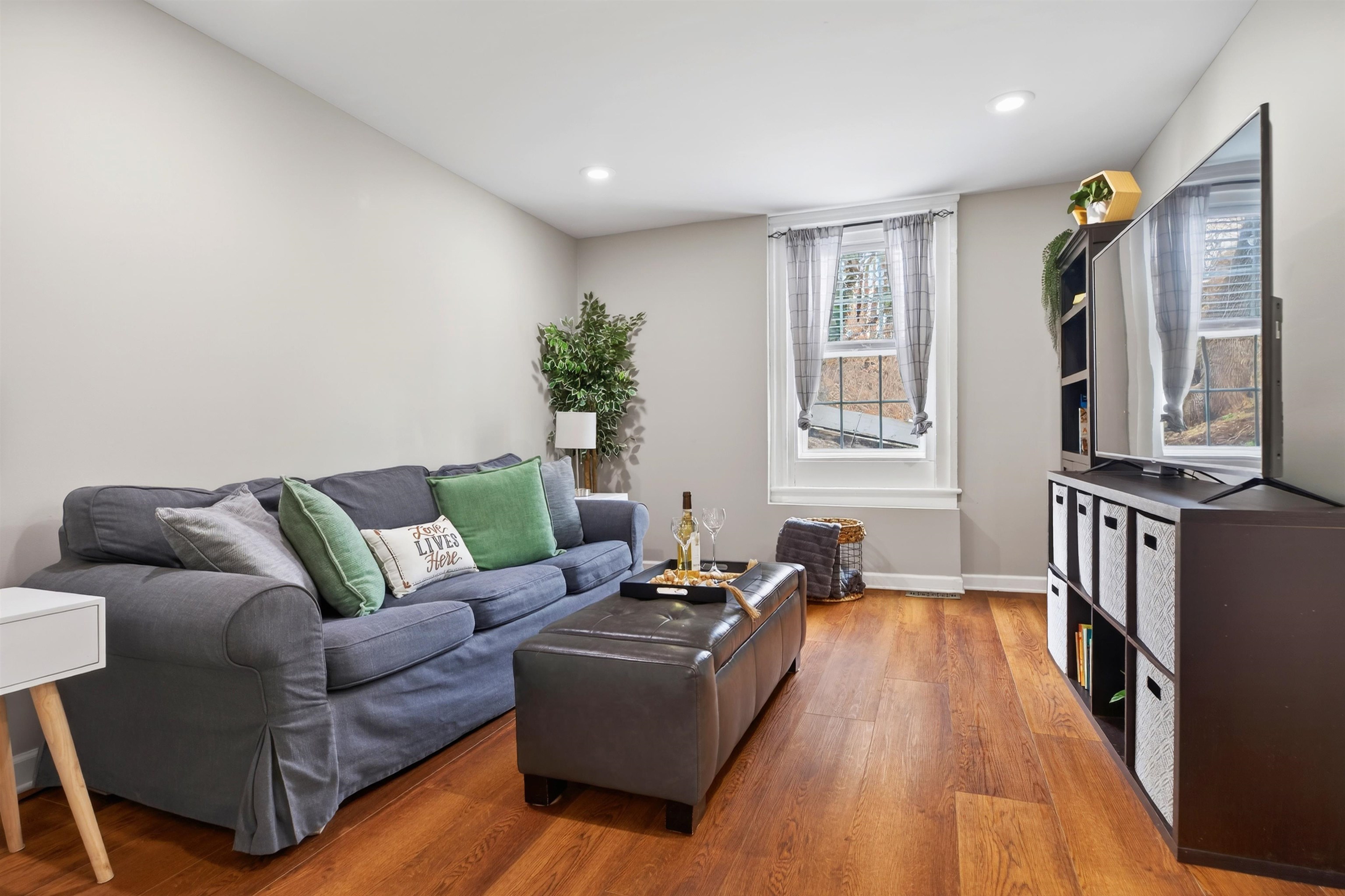 229 N JEFFERSON ST, STAUNTON, Virginia 24401, 2 Bedrooms Bedrooms, ,1 BathroomBathrooms,Residential,229 N JEFFERSON ST,673387 MLS # 673387