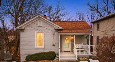 229 N JEFFERSON ST, STAUNTON, Virginia 24401, 2 Bedrooms Bedrooms, ,1 BathroomBathrooms,Residential,229 N JEFFERSON ST,673387 MLS # 673387