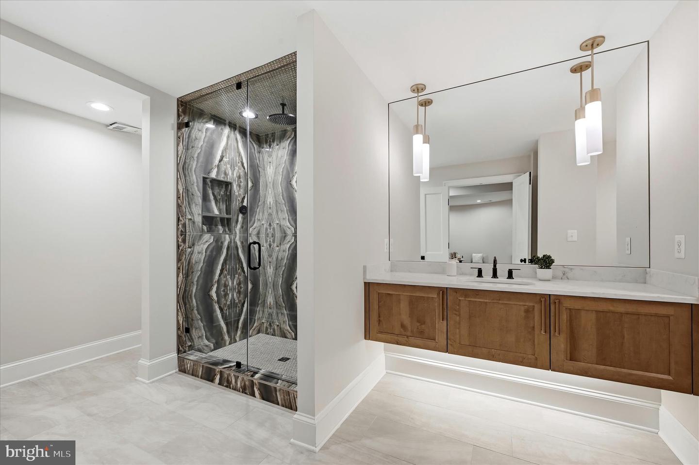 22597 REDHILL MANOR CT, LEESBURG, Virginia 20175, 5 Bedrooms Bedrooms, ,6 BathroomsBathrooms,Residential,For sale,22597 REDHILL MANOR CT,VALO2113704 MLS # VALO2113704