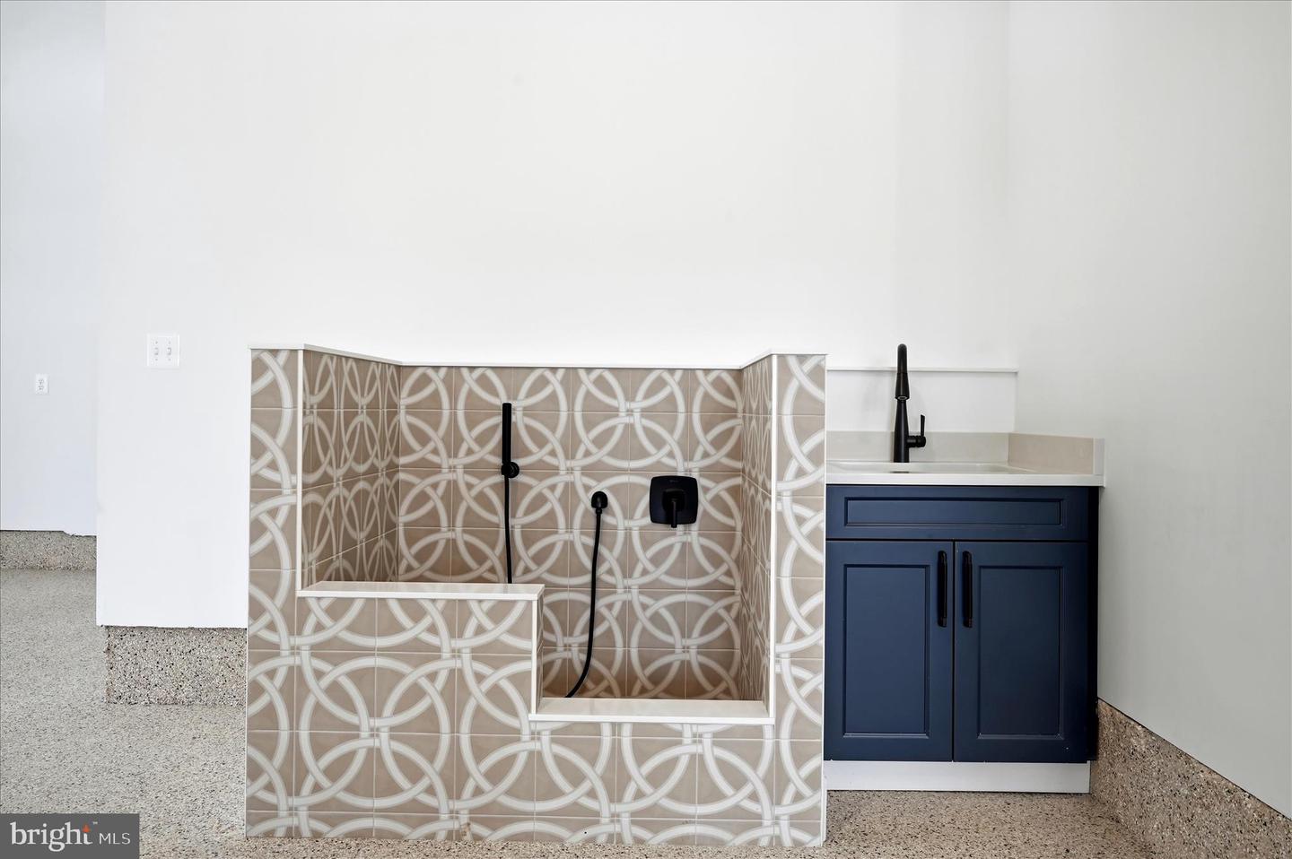 22597 REDHILL MANOR CT, LEESBURG, Virginia 20175, 5 Bedrooms Bedrooms, ,6 BathroomsBathrooms,Residential,For sale,22597 REDHILL MANOR CT,VALO2113704 MLS # VALO2113704