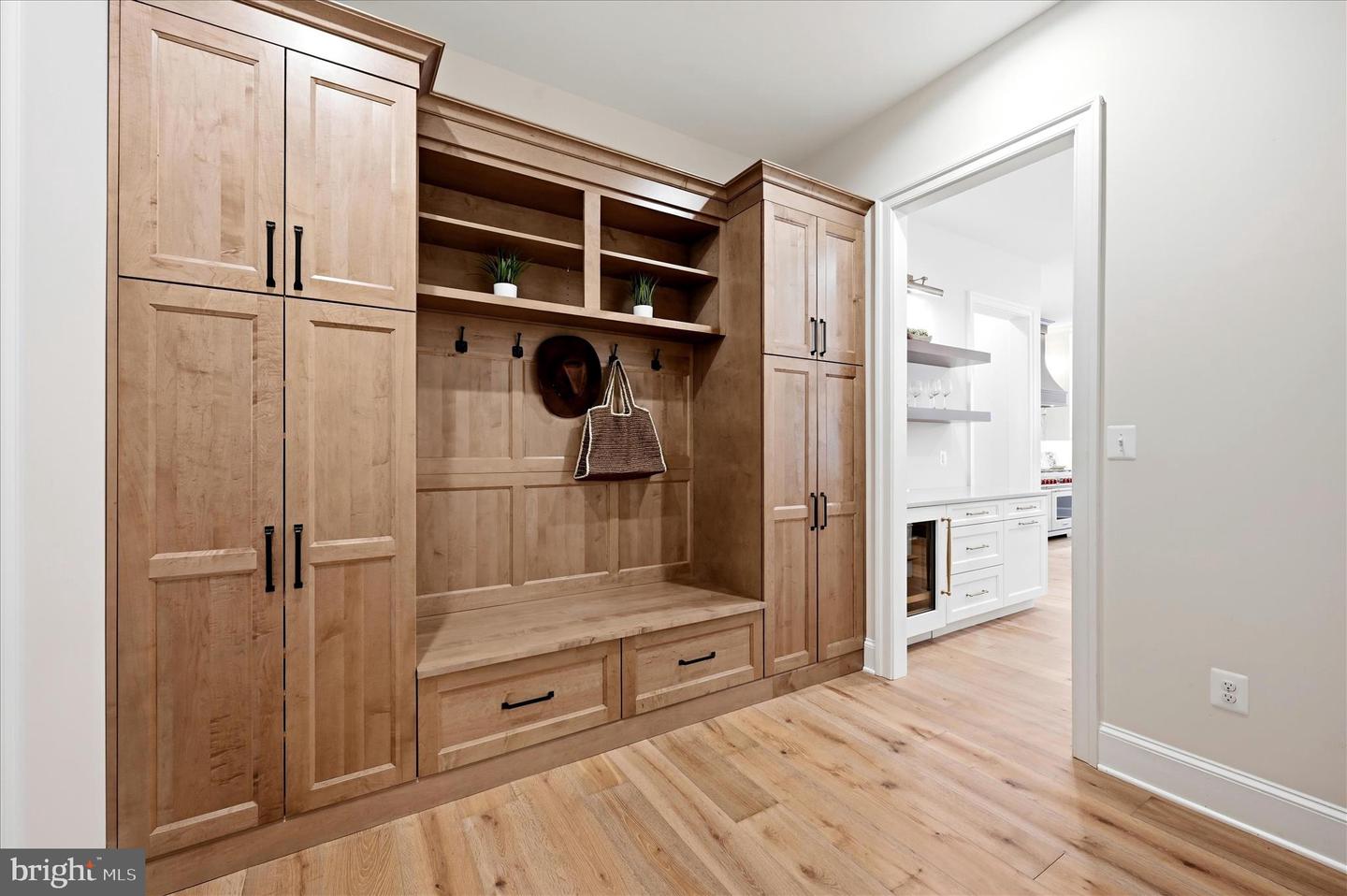 22597 REDHILL MANOR CT, LEESBURG, Virginia 20175, 5 Bedrooms Bedrooms, ,6 BathroomsBathrooms,Residential,For sale,22597 REDHILL MANOR CT,VALO2113704 MLS # VALO2113704