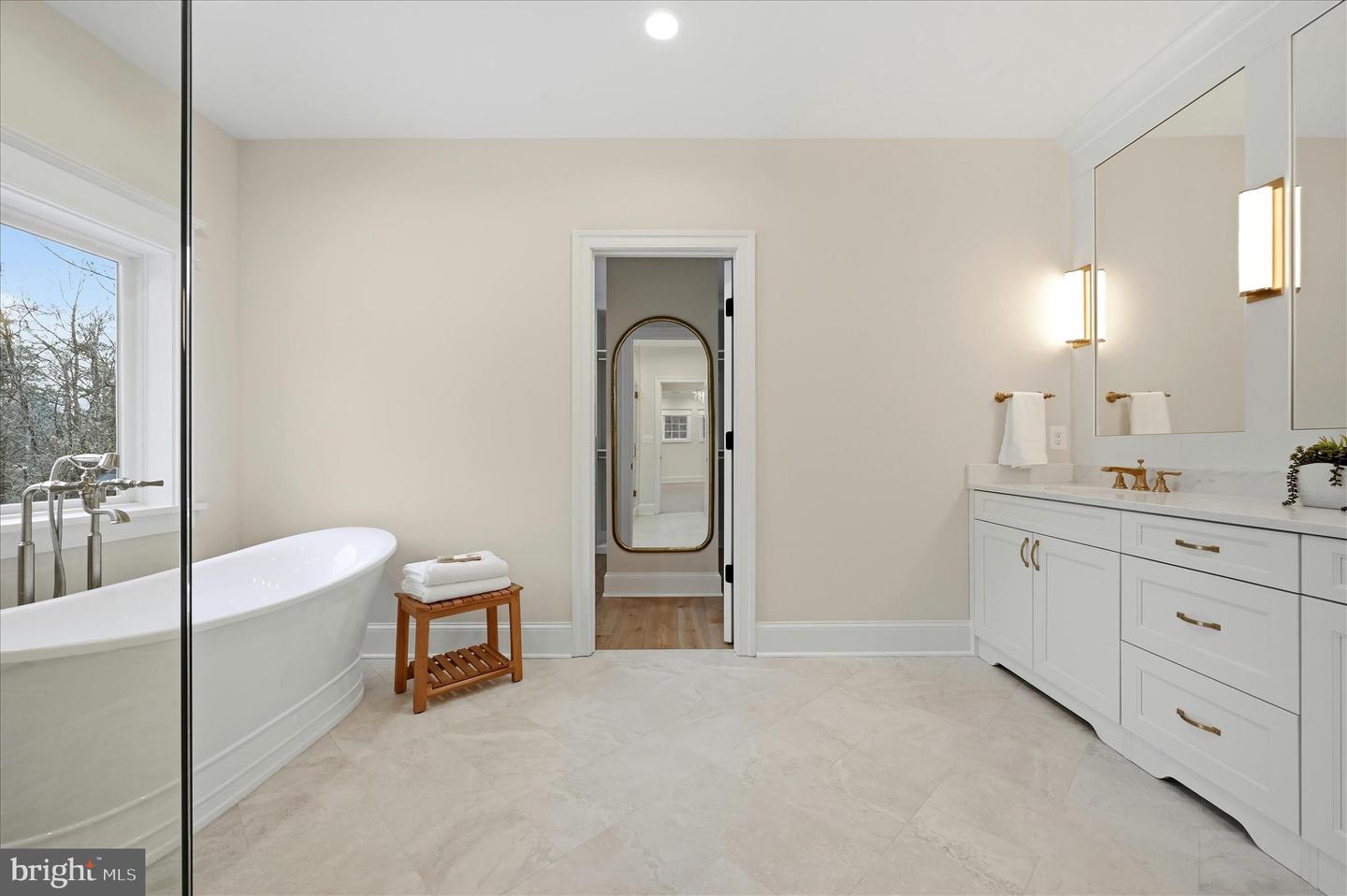 22597 REDHILL MANOR CT, LEESBURG, Virginia 20175, 5 Bedrooms Bedrooms, ,6 BathroomsBathrooms,Residential,For sale,22597 REDHILL MANOR CT,VALO2113704 MLS # VALO2113704