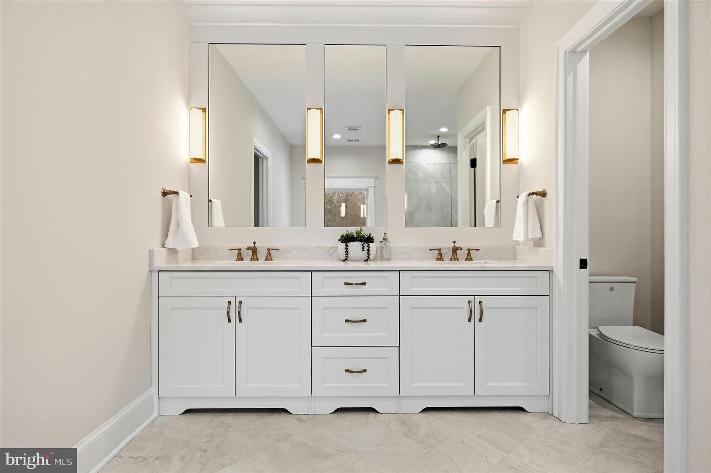 22597 REDHILL MANOR CT, LEESBURG, Virginia 20175, 5 Bedrooms Bedrooms, ,6 BathroomsBathrooms,Residential,For sale,22597 REDHILL MANOR CT,VALO2113704 MLS # VALO2113704