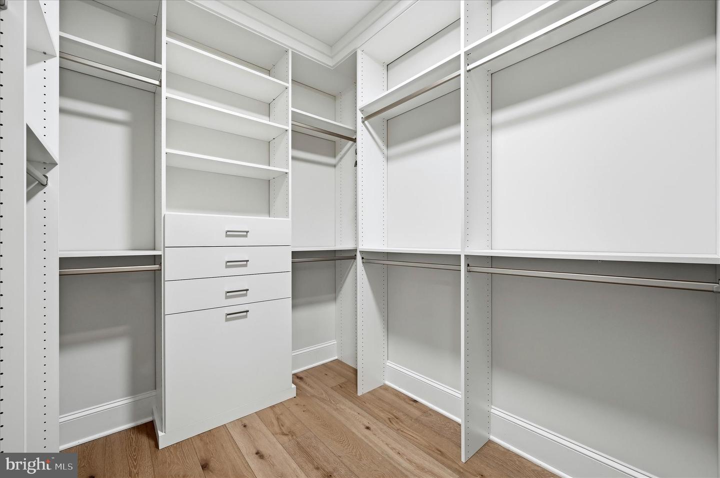 22597 REDHILL MANOR CT, LEESBURG, Virginia 20175, 5 Bedrooms Bedrooms, ,6 BathroomsBathrooms,Residential,For sale,22597 REDHILL MANOR CT,VALO2113704 MLS # VALO2113704