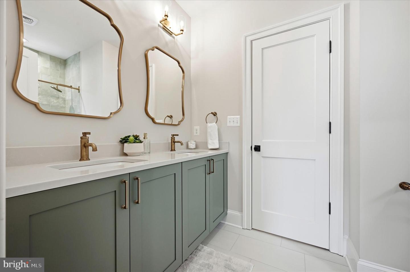 22597 REDHILL MANOR CT, LEESBURG, Virginia 20175, 5 Bedrooms Bedrooms, ,6 BathroomsBathrooms,Residential,For sale,22597 REDHILL MANOR CT,VALO2113704 MLS # VALO2113704