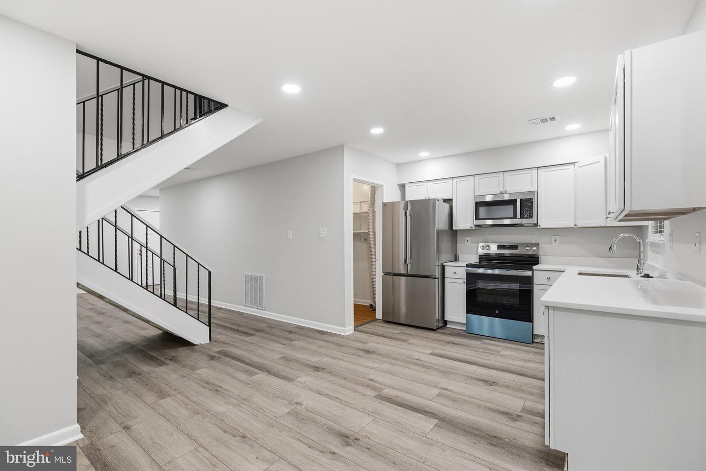 2006 HEADLANDS CIR, RESTON, Virginia 20191, 3 Bedrooms Bedrooms, ,2 BathroomsBathrooms,Residential,For sale,2006 HEADLANDS CIR,VAFX2285182 MLS # VAFX2285182 2006 HEADLANDS CIR, RESTON, Virginia 20191, 3 Bedrooms Bedrooms, ,2 BathroomsBathrooms,Residential,For sale,2006 HEADLANDS CIR,VAFX2285182 MLS # VAFX2285182