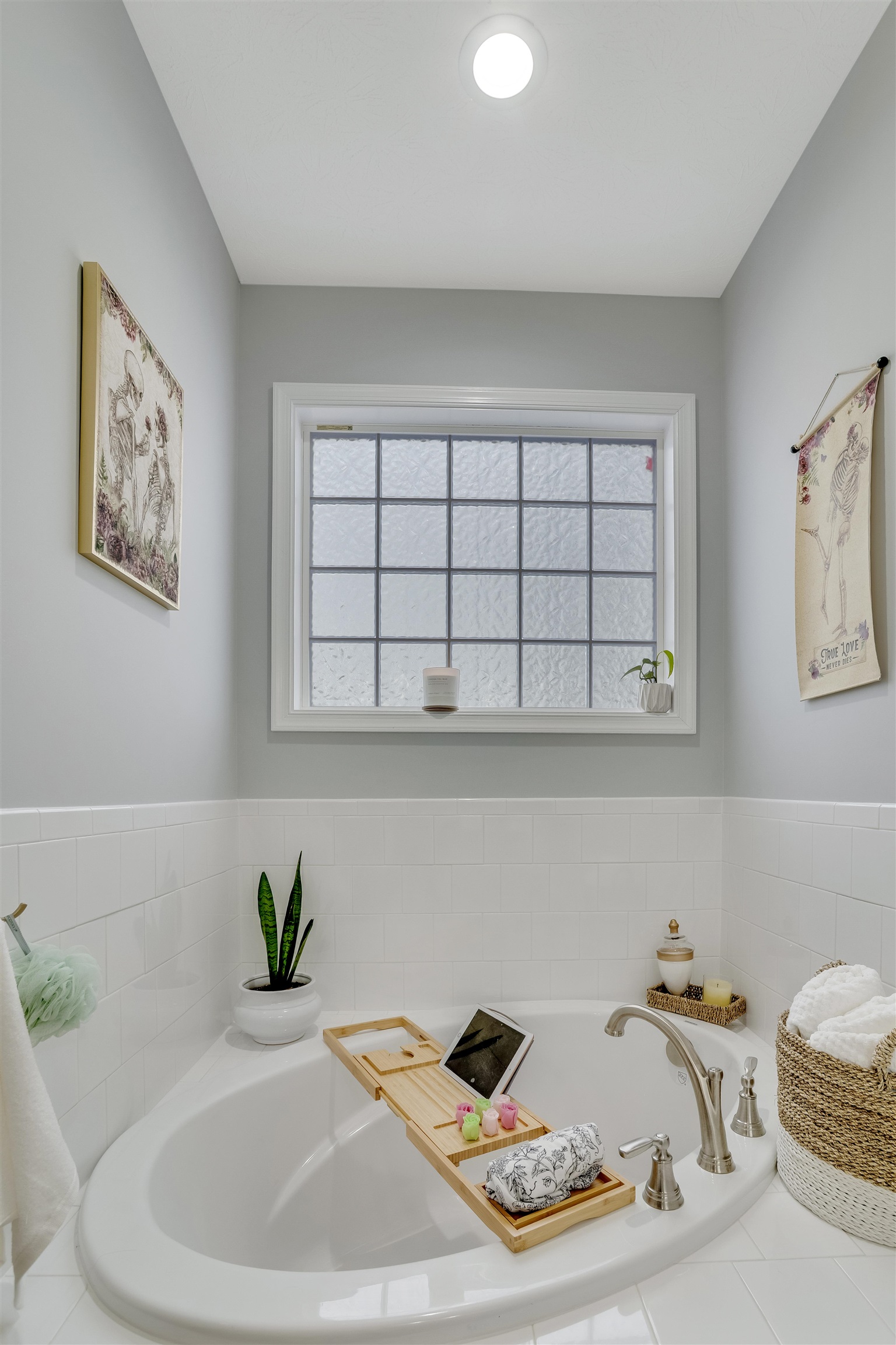 1900 W SAW MILL CT, MCGAHEYSVILLE, Virginia 22840, 3 Bedrooms Bedrooms, ,2 BathroomsBathrooms,Residential,1900 W SAW MILL CT,673402 MLS # 673402