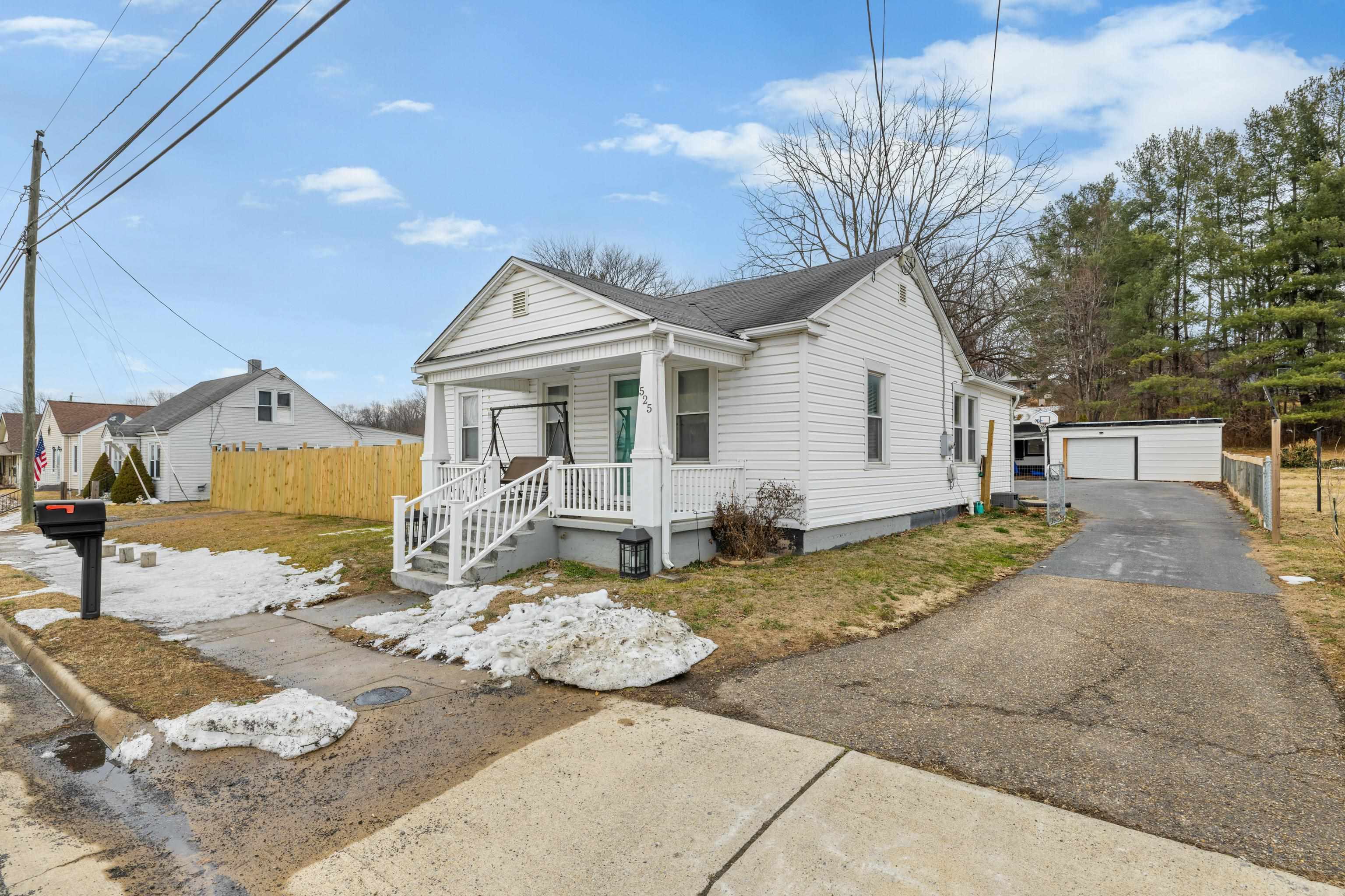 525 EAST SIDE HWY, WAYNESBORO, Virginia 22980, 2 Bedrooms Bedrooms, ,1 BathroomBathrooms,Residential,525 EAST SIDE HWY,673403 MLS # 673403 525 EAST SIDE HWY, WAYNESBORO, Virginia 22980, 2 Bedrooms Bedrooms, ,1 BathroomBathrooms,Residential,525 EAST SIDE HWY,673403 MLS # 673403