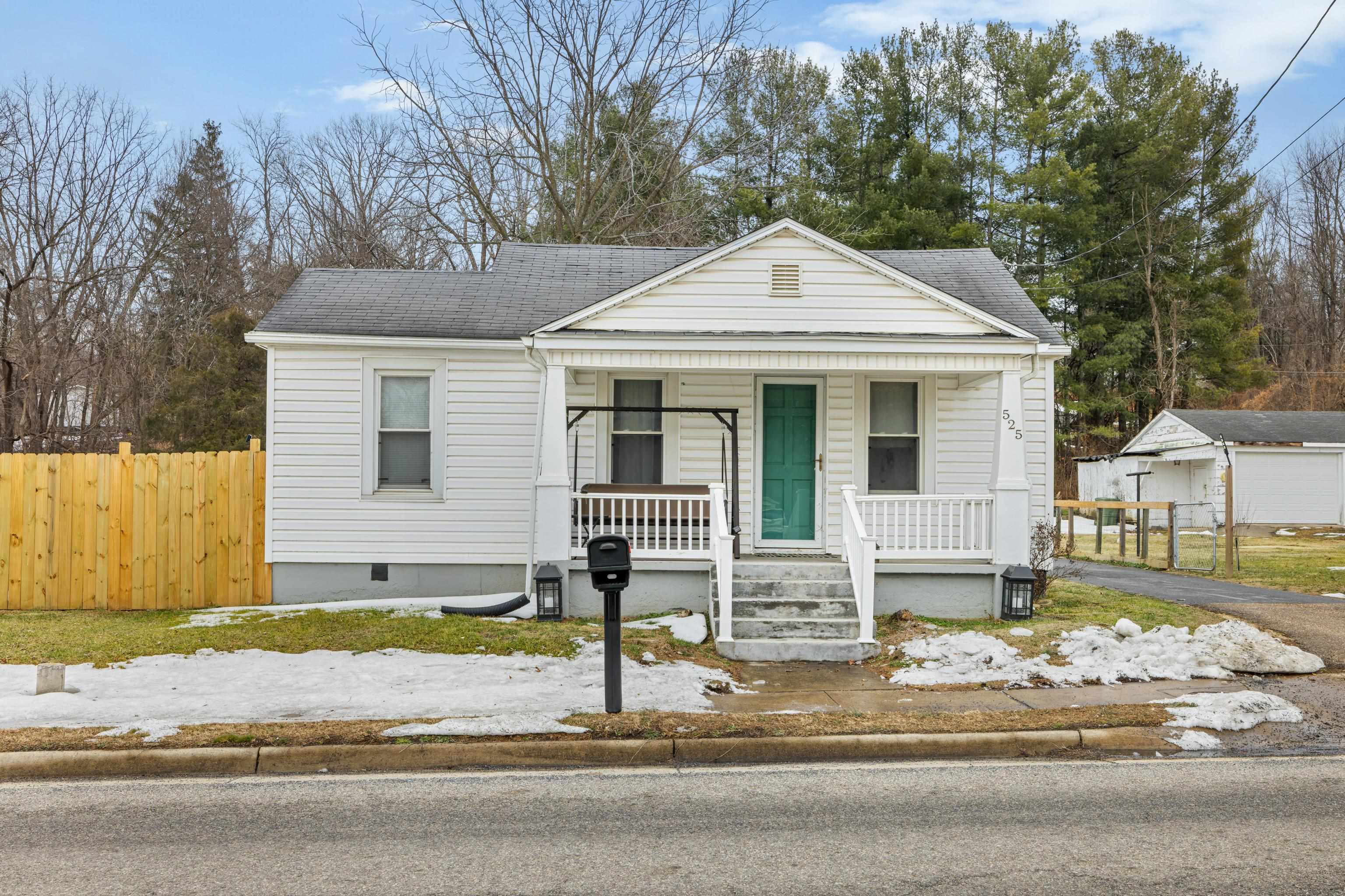 525 EAST SIDE HWY, WAYNESBORO, Virginia 22980, 2 Bedrooms Bedrooms, ,1 BathroomBathrooms,Residential,525 EAST SIDE HWY,673403 MLS # 673403 525 EAST SIDE HWY, WAYNESBORO, Virginia 22980, 2 Bedrooms Bedrooms, ,1 BathroomBathrooms,Residential,525 EAST SIDE HWY,673403 MLS # 673403