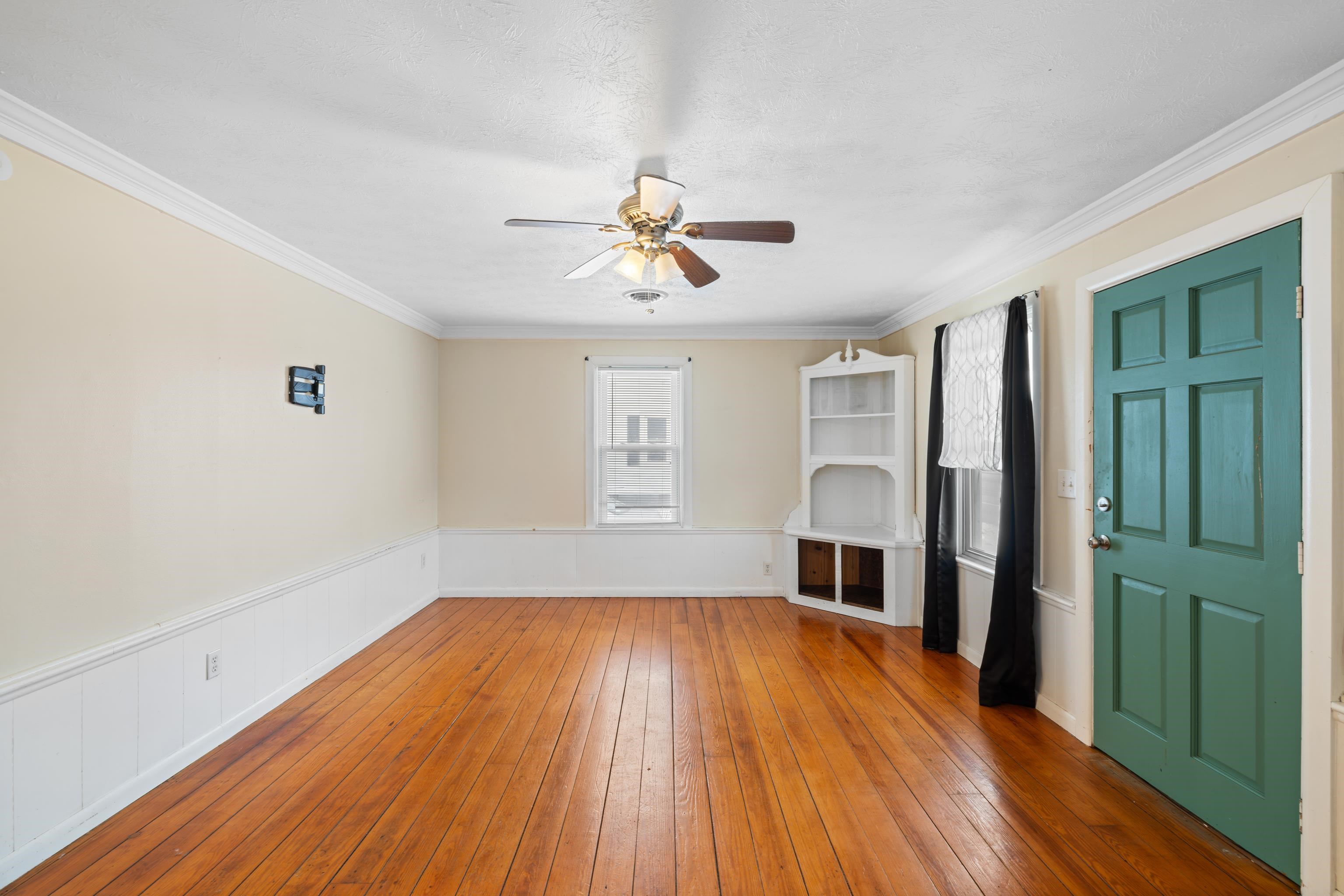 525 EAST SIDE HWY, WAYNESBORO, Virginia 22980, 2 Bedrooms Bedrooms, ,1 BathroomBathrooms,Residential,525 EAST SIDE HWY,673403 MLS # 673403 525 EAST SIDE HWY, WAYNESBORO, Virginia 22980, 2 Bedrooms Bedrooms, ,1 BathroomBathrooms,Residential,525 EAST SIDE HWY,673403 MLS # 673403