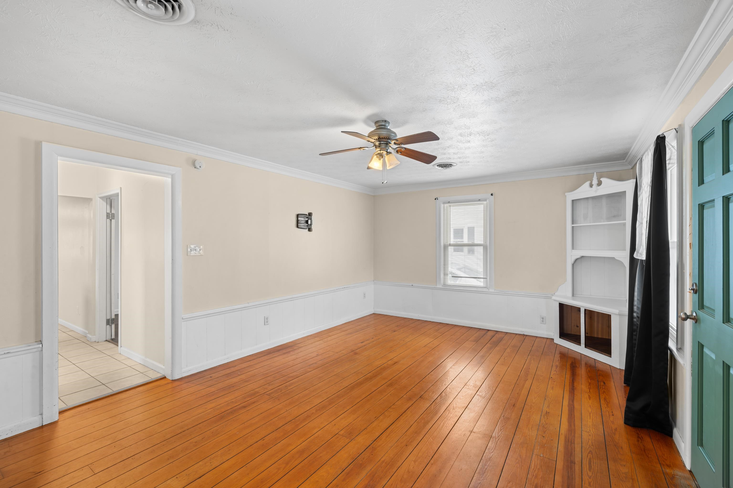 525 EAST SIDE HWY, WAYNESBORO, Virginia 22980, 2 Bedrooms Bedrooms, ,1 BathroomBathrooms,Residential,525 EAST SIDE HWY,673403 MLS # 673403 525 EAST SIDE HWY, WAYNESBORO, Virginia 22980, 2 Bedrooms Bedrooms, ,1 BathroomBathrooms,Residential,525 EAST SIDE HWY,673403 MLS # 673403