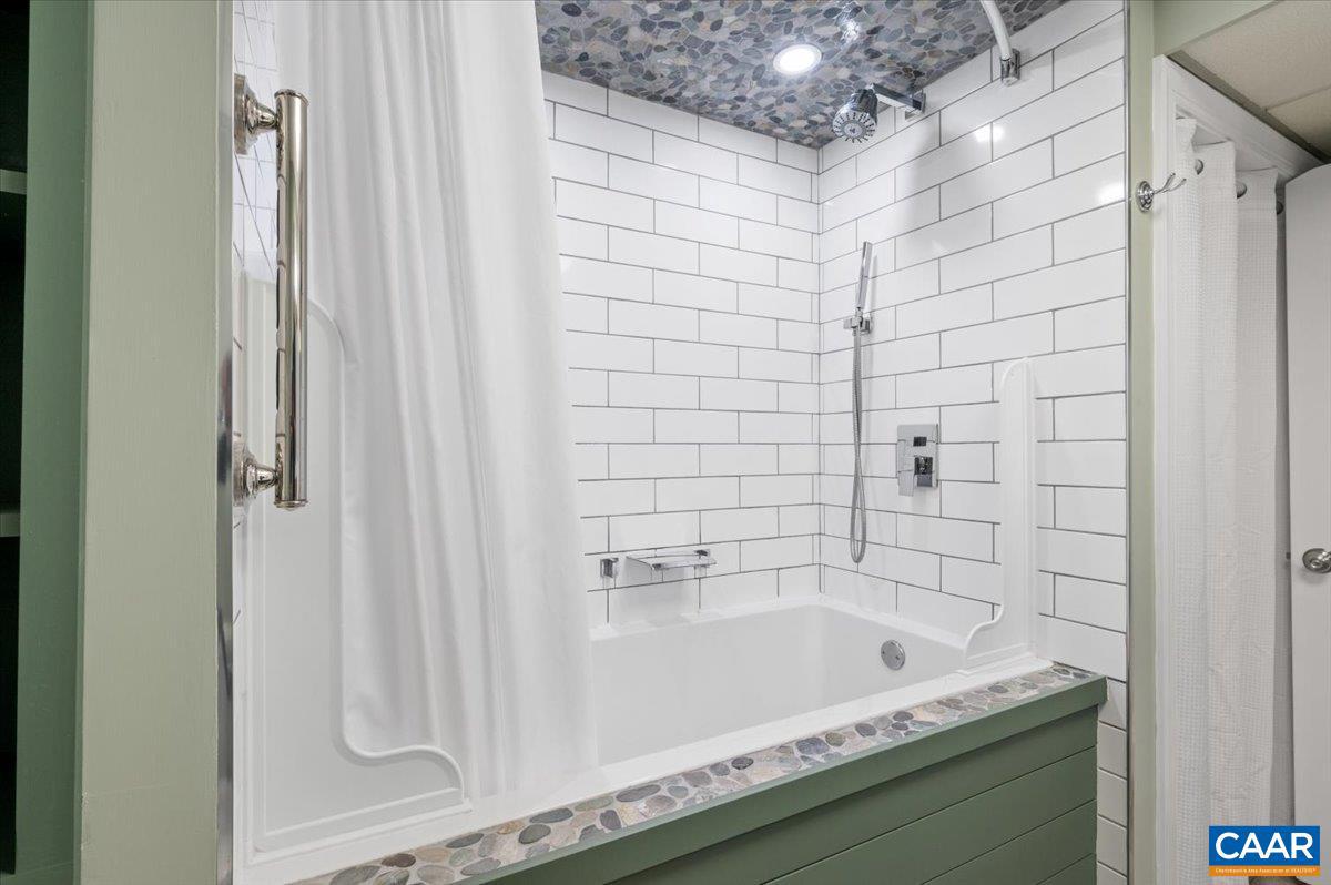 716 PREDDY CREEK RD, BARBOURSVILLE, Virginia 22923, 5 Bedrooms Bedrooms, ,3 BathroomsBathrooms,Residential,For sale,716 PREDDY CREEK RD,672429 MLS # 672429