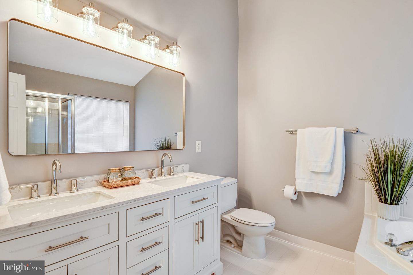 43078 FRANCIS SQ, CHANTILLY, Virginia 20152, 3 Bedrooms Bedrooms, ,2 BathroomsBathrooms,Residential,For sale,43078 FRANCIS SQ,VALO2114184 MLS # VALO2114184