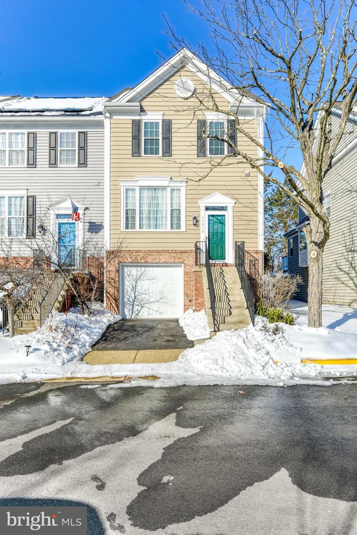 43078 FRANCIS SQ, CHANTILLY, Virginia 20152, 3 Bedrooms Bedrooms, ,2 BathroomsBathrooms,Residential,For sale,43078 FRANCIS SQ,VALO2114184 MLS # VALO2114184