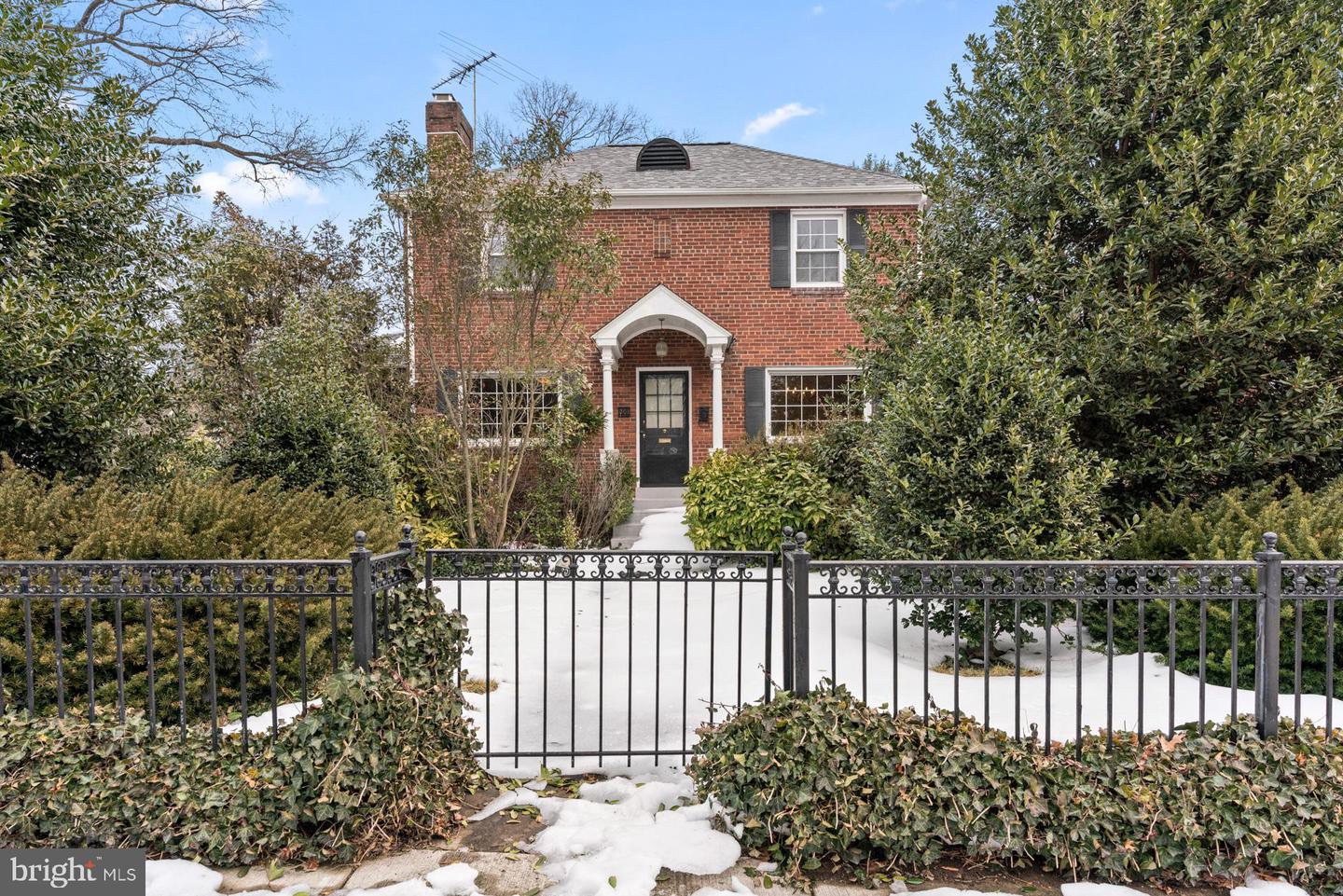 301 S IVY ST, ARLINGTON, Virginia 22204, 4 Bedrooms Bedrooms, 11 Rooms Rooms,3 BathroomsBathrooms,Residential,For sale,301 S IVY ST,VAAR2067888 MLS # VAAR2067888