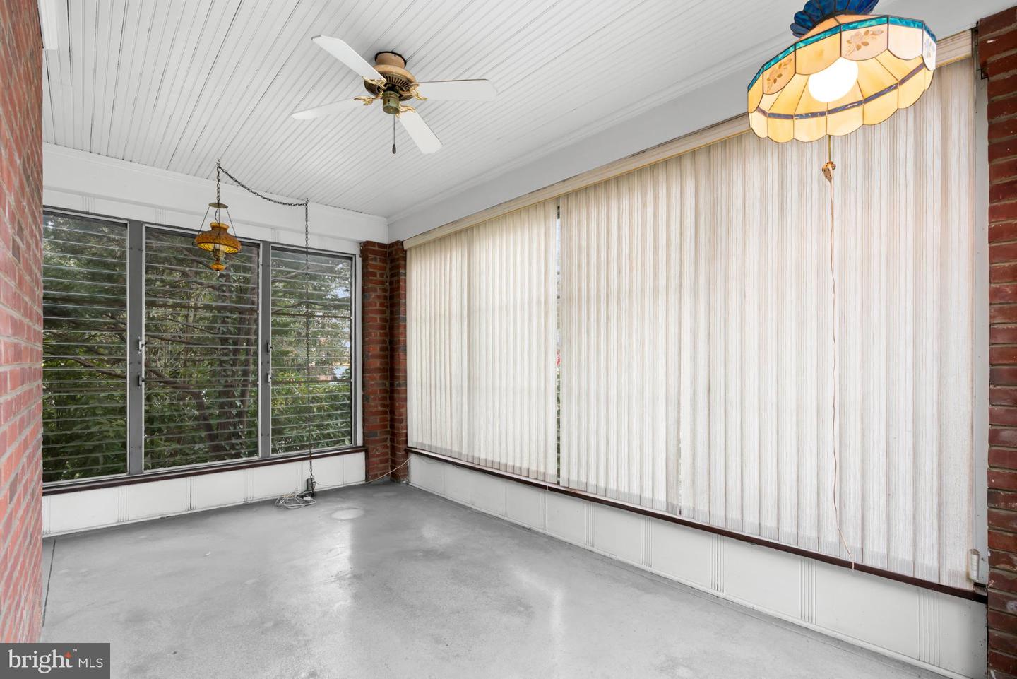 301 S IVY ST, ARLINGTON, Virginia 22204, 4 Bedrooms Bedrooms, 11 Rooms Rooms,3 BathroomsBathrooms,Residential,For sale,301 S IVY ST,VAAR2067888 MLS # VAAR2067888