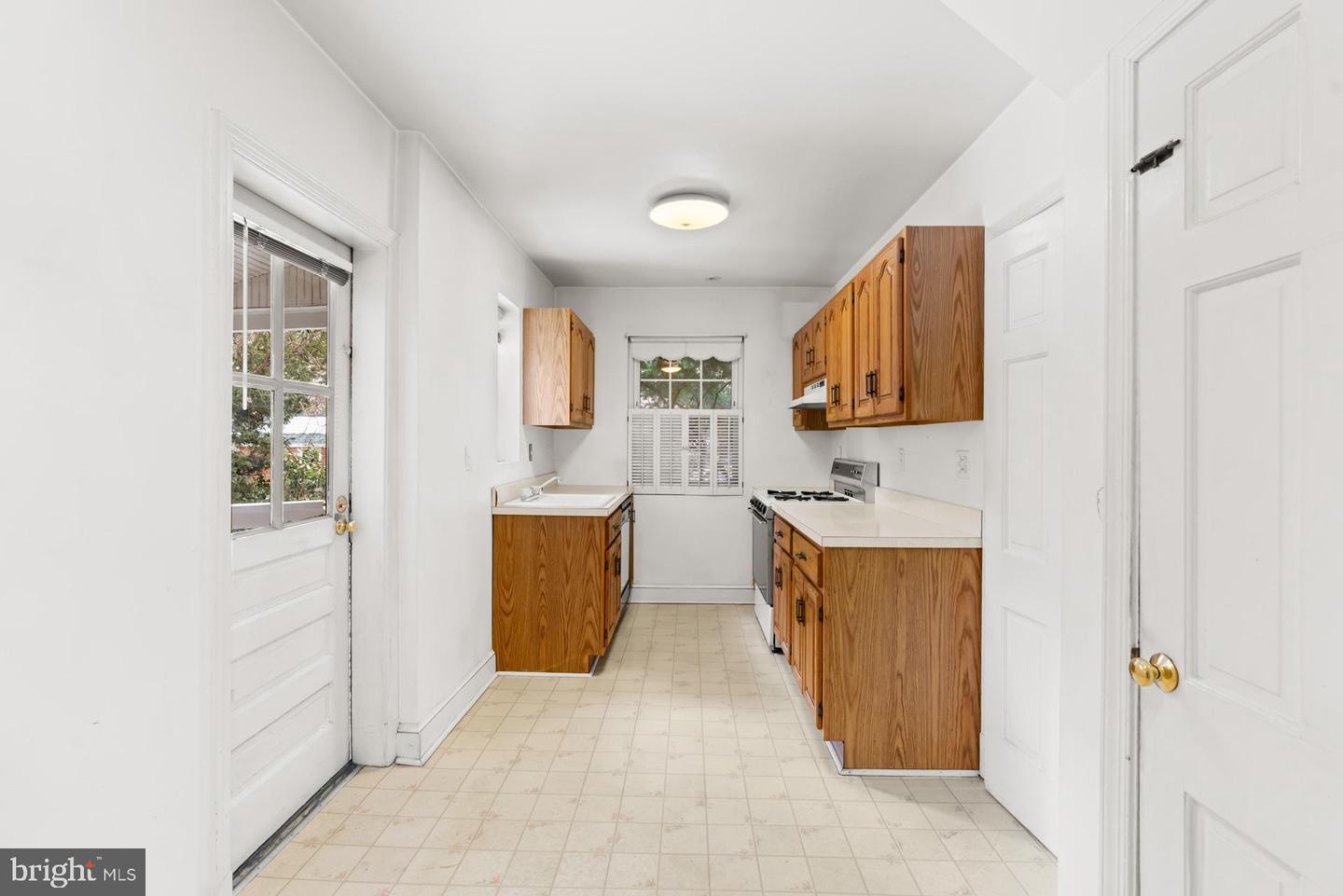 301 S IVY ST, ARLINGTON, Virginia 22204, 4 Bedrooms Bedrooms, 11 Rooms Rooms,3 BathroomsBathrooms,Residential,For sale,301 S IVY ST,VAAR2067888 MLS # VAAR2067888