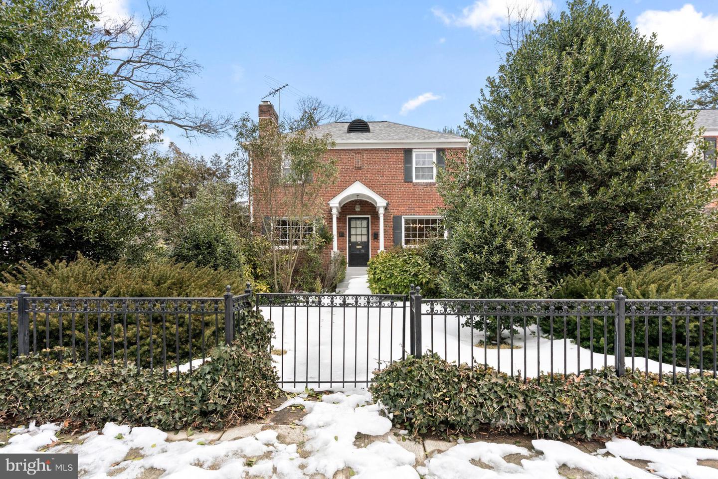 301 S IVY ST, ARLINGTON, Virginia 22204, 4 Bedrooms Bedrooms, 11 Rooms Rooms,3 BathroomsBathrooms,Residential,For sale,301 S IVY ST,VAAR2067888 MLS # VAAR2067888