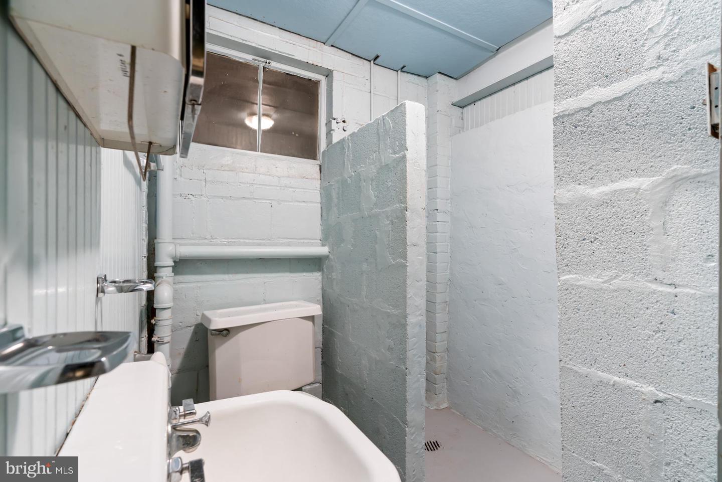 301 S IVY ST, ARLINGTON, Virginia 22204, 4 Bedrooms Bedrooms, 11 Rooms Rooms,3 BathroomsBathrooms,Residential,For sale,301 S IVY ST,VAAR2067888 MLS # VAAR2067888