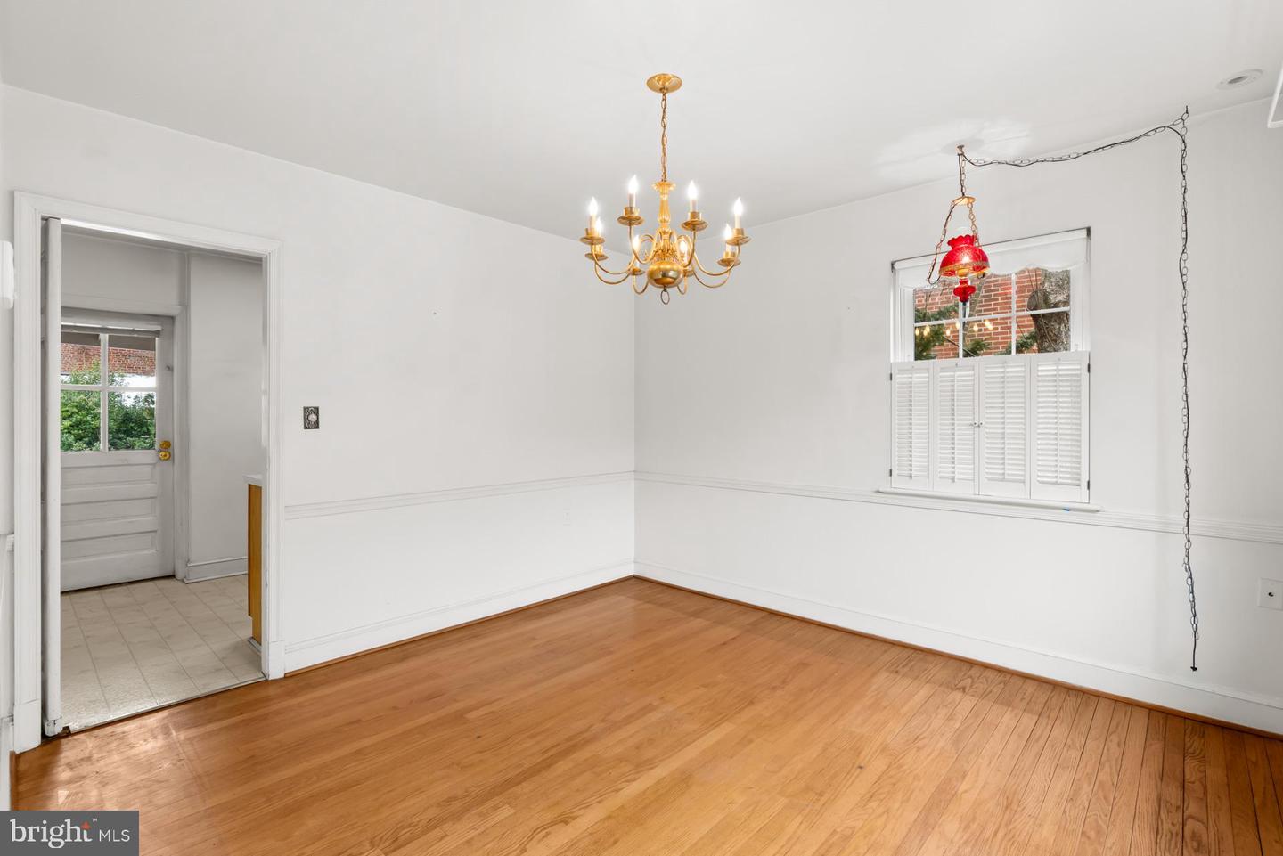 301 S IVY ST, ARLINGTON, Virginia 22204, 4 Bedrooms Bedrooms, 11 Rooms Rooms,3 BathroomsBathrooms,Residential,For sale,301 S IVY ST,VAAR2067888 MLS # VAAR2067888