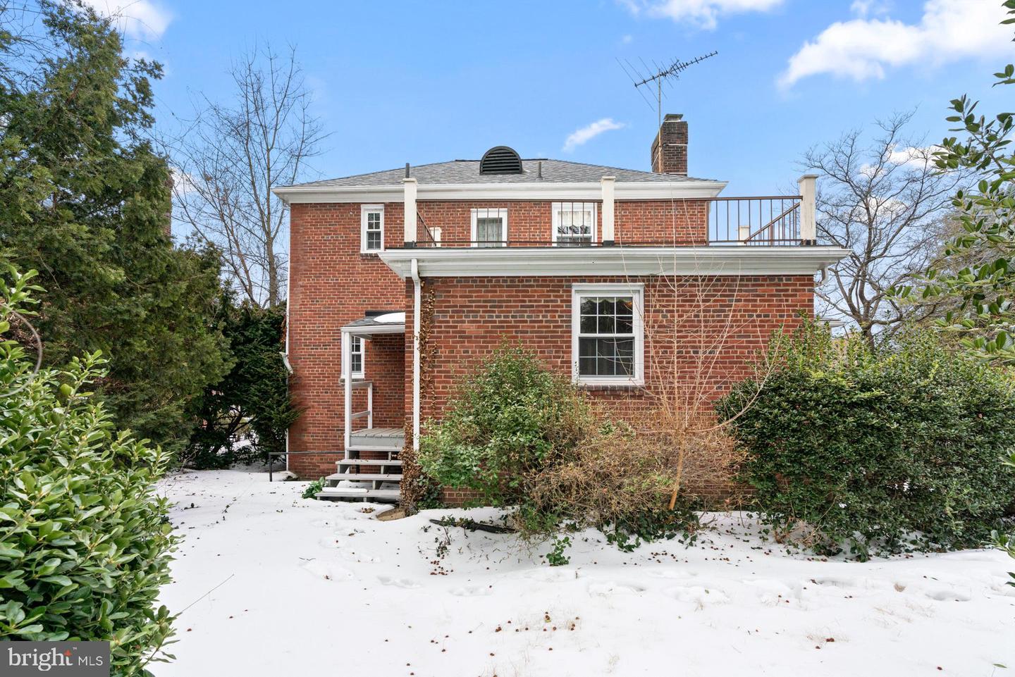 301 S IVY ST, ARLINGTON, Virginia 22204, 4 Bedrooms Bedrooms, 11 Rooms Rooms,3 BathroomsBathrooms,Residential,For sale,301 S IVY ST,VAAR2067888 MLS # VAAR2067888