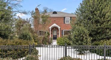 301 S IVY ST, ARLINGTON, Virginia 22204, 4 Bedrooms Bedrooms, 11 Rooms Rooms,3 BathroomsBathrooms,Residential,For sale,301 S IVY ST,VAAR2067888 MLS # VAAR2067888