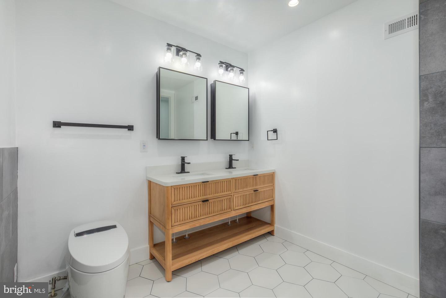 1218 5TH ST NE #2, WASHINGTON, District Of Columbia 20002, 3 Bedrooms Bedrooms, ,3 BathroomsBathrooms,Residential,For sale,1218 5TH ST NE #2,DCDC2243072 MLS # DCDC2243072