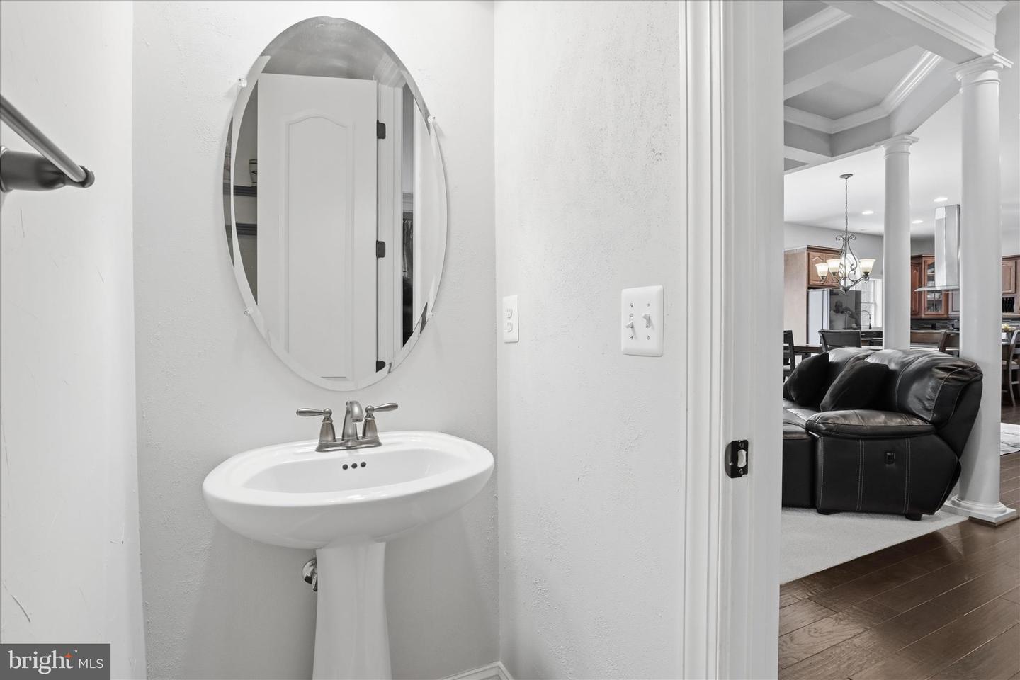 7501 CLIFTON RD, CLIFTON, Virginia 20124, 6 Bedrooms Bedrooms, ,5 BathroomsBathrooms,Residential,For sale,7501 CLIFTON RD,VAFX2287528 MLS # VAFX2287528