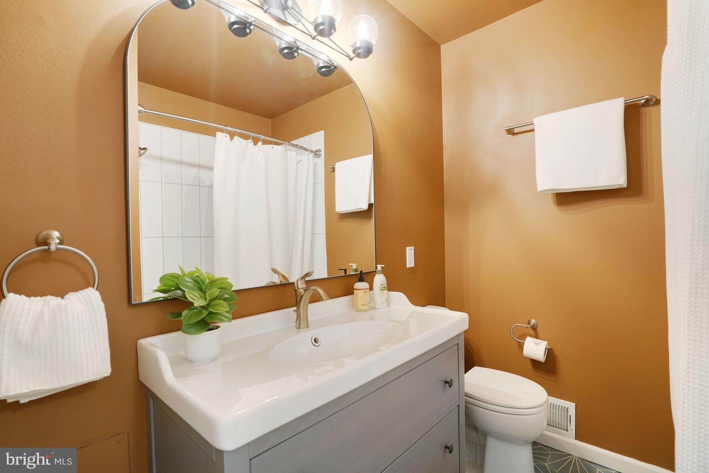 7005 LEESTONE ST, SPRINGFIELD, Virginia 22151, 3 Bedrooms Bedrooms, ,2 BathroomsBathrooms,Residential,For sale,7005 LEESTONE ST,VAFX2287648 MLS # VAFX2287648