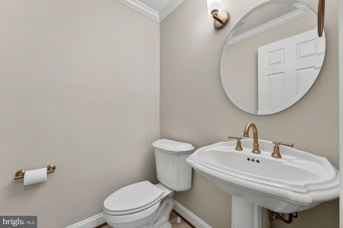 1424 WYNHURST LN, VIENNA, Virginia 22182, 6 Bedrooms Bedrooms, ,4 BathroomsBathrooms,Residential,For sale,1424 WYNHURST LN,VAFX2287714 MLS # VAFX2287714 1424 WYNHURST LN, VIENNA, Virginia 22182, 6 Bedrooms Bedrooms, ,4 BathroomsBathrooms,Residential,For sale,1424 WYNHURST LN,VAFX2287714 MLS # VAFX2287714