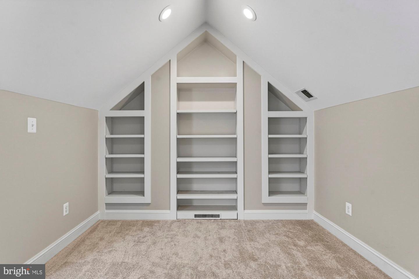 1424 WYNHURST LN, VIENNA, Virginia 22182, 6 Bedrooms Bedrooms, ,4 BathroomsBathrooms,Residential,For sale,1424 WYNHURST LN,VAFX2287714 MLS # VAFX2287714 1424 WYNHURST LN, VIENNA, Virginia 22182, 6 Bedrooms Bedrooms, ,4 BathroomsBathrooms,Residential,For sale,1424 WYNHURST LN,VAFX2287714 MLS # VAFX2287714