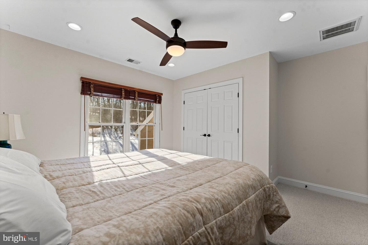 1424 WYNHURST LN, VIENNA, Virginia 22182, 6 Bedrooms Bedrooms, ,4 BathroomsBathrooms,Residential,For sale,1424 WYNHURST LN,VAFX2287714 MLS # VAFX2287714 1424 WYNHURST LN, VIENNA, Virginia 22182, 6 Bedrooms Bedrooms, ,4 BathroomsBathrooms,Residential,For sale,1424 WYNHURST LN,VAFX2287714 MLS # VAFX2287714