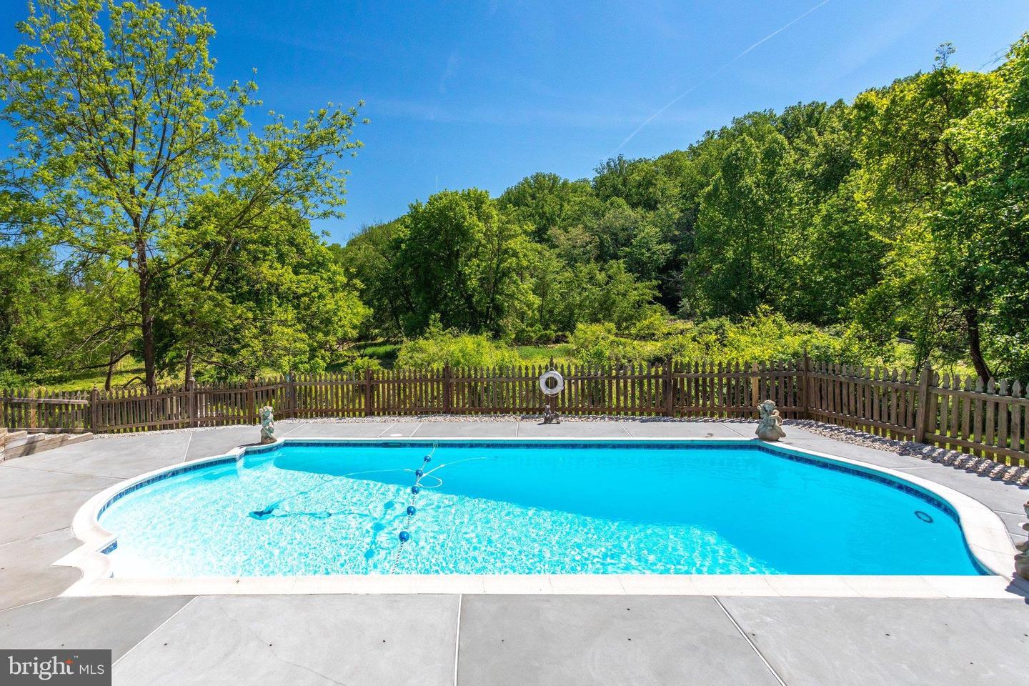 1435 ROSEWOOD HILL DR, VIENNA, Virginia 22182, 5 Bedrooms Bedrooms, 14 Rooms Rooms,3 BathroomsBathrooms,Residential,For sale,1435 ROSEWOOD HILL DR,VAFX2287790 MLS # VAFX2287790