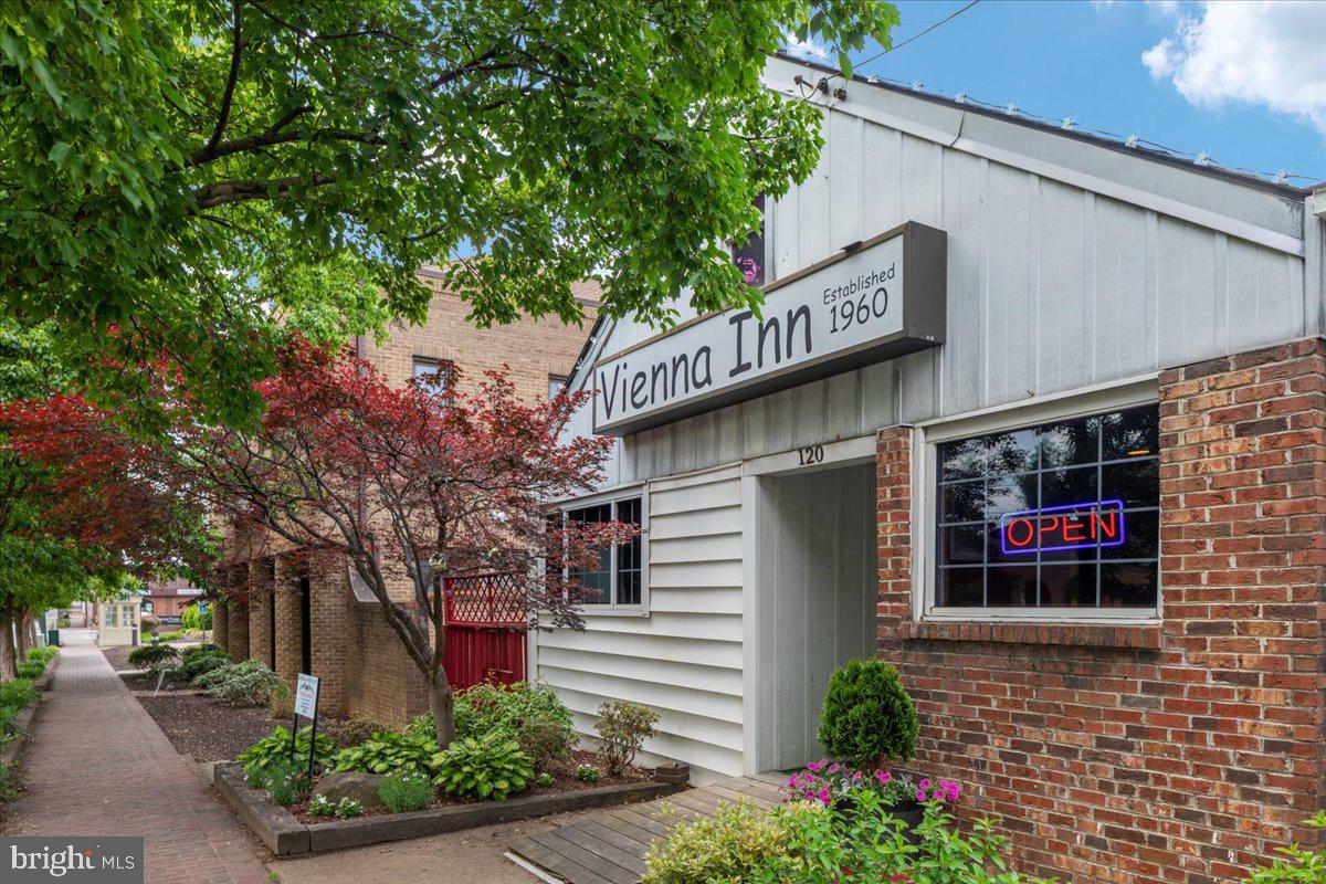 1435 ROSEWOOD HILL DR, VIENNA, Virginia 22182, 5 Bedrooms Bedrooms, 14 Rooms Rooms,3 BathroomsBathrooms,Residential,For sale,1435 ROSEWOOD HILL DR,VAFX2287790 MLS # VAFX2287790