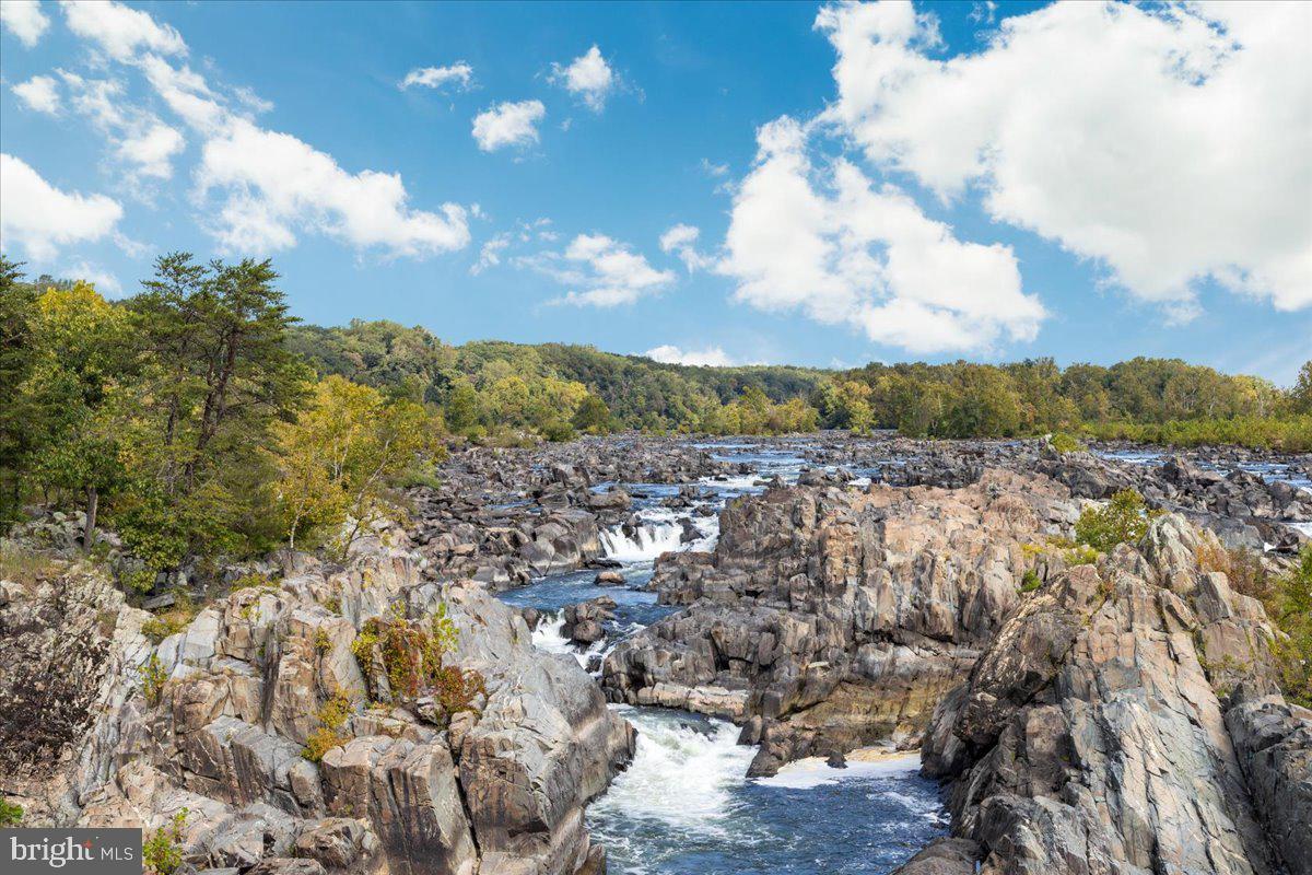 1435 ROSEWOOD HILL DR, VIENNA, Virginia 22182, 5 Bedrooms Bedrooms, 14 Rooms Rooms,3 BathroomsBathrooms,Residential,For sale,1435 ROSEWOOD HILL DR,VAFX2287790 MLS # VAFX2287790