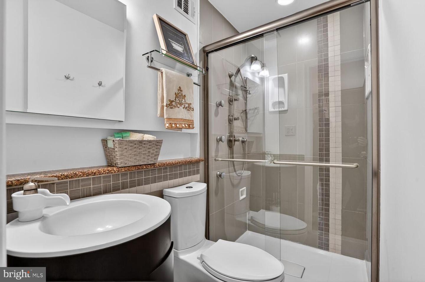 5931 QUEENSTON ST, SPRINGFIELD, Virginia 22152, 3 Bedrooms Bedrooms, ,2 BathroomsBathrooms,Residential,For sale,5931 QUEENSTON ST,VAFX2288244 MLS # VAFX2288244