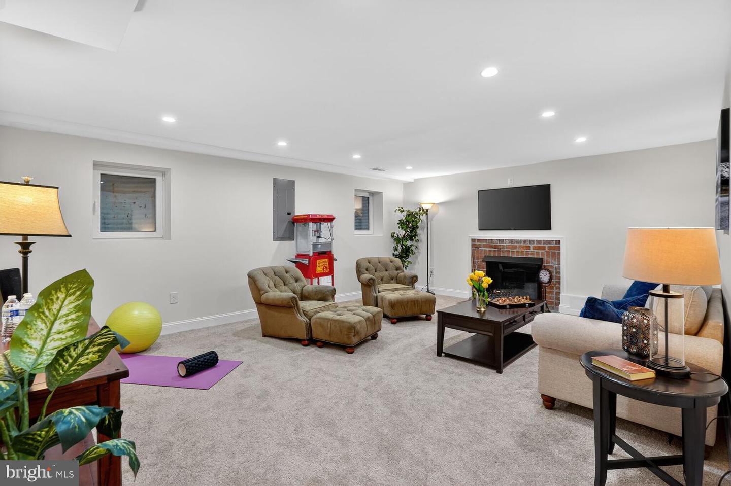 5931 QUEENSTON ST, SPRINGFIELD, Virginia 22152, 3 Bedrooms Bedrooms, ,2 BathroomsBathrooms,Residential,For sale,5931 QUEENSTON ST,VAFX2288244 MLS # VAFX2288244