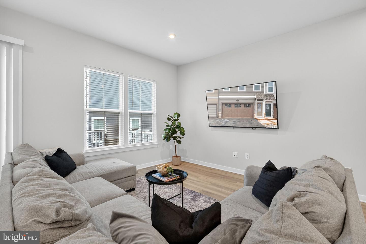 18245 MOSS GARDEN RD, DUMFRIES, Virginia 22026, 4 Bedrooms Bedrooms, ,4 BathroomsBathrooms,Residential,For sale,18245 MOSS GARDEN RD,VAPW2111574 MLS # VAPW2111574