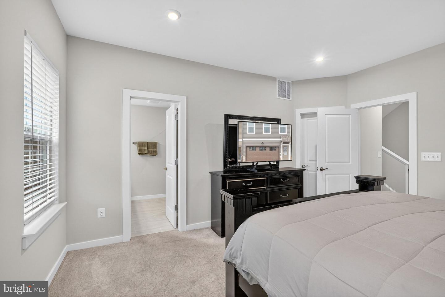 18245 MOSS GARDEN RD, DUMFRIES, Virginia 22026, 4 Bedrooms Bedrooms, ,4 BathroomsBathrooms,Residential,For sale,18245 MOSS GARDEN RD,VAPW2111574 MLS # VAPW2111574