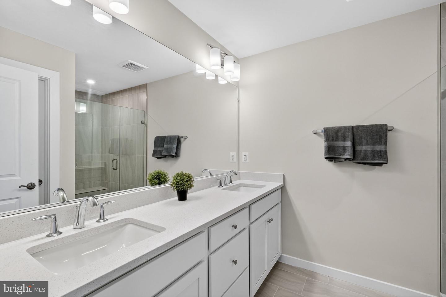 18245 MOSS GARDEN RD, DUMFRIES, Virginia 22026, 4 Bedrooms Bedrooms, ,4 BathroomsBathrooms,Residential,For sale,18245 MOSS GARDEN RD,VAPW2111574 MLS # VAPW2111574