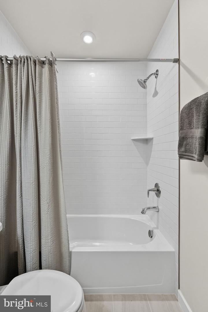 18245 MOSS GARDEN RD, DUMFRIES, Virginia 22026, 4 Bedrooms Bedrooms, ,4 BathroomsBathrooms,Residential,For sale,18245 MOSS GARDEN RD,VAPW2111574 MLS # VAPW2111574